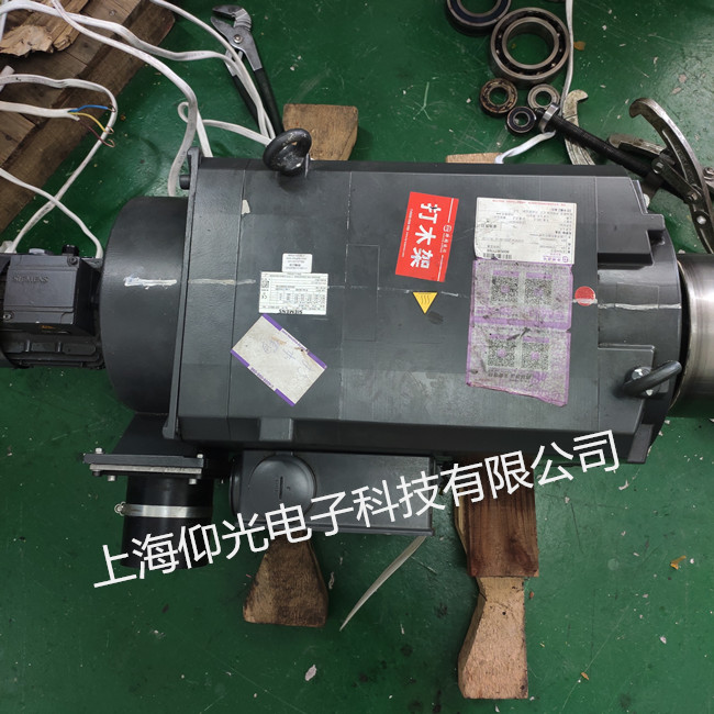 ËÅ·þµç»úάÐÞ