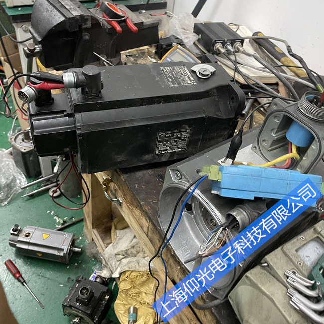 ËÅ·þµç»úάÐÞ